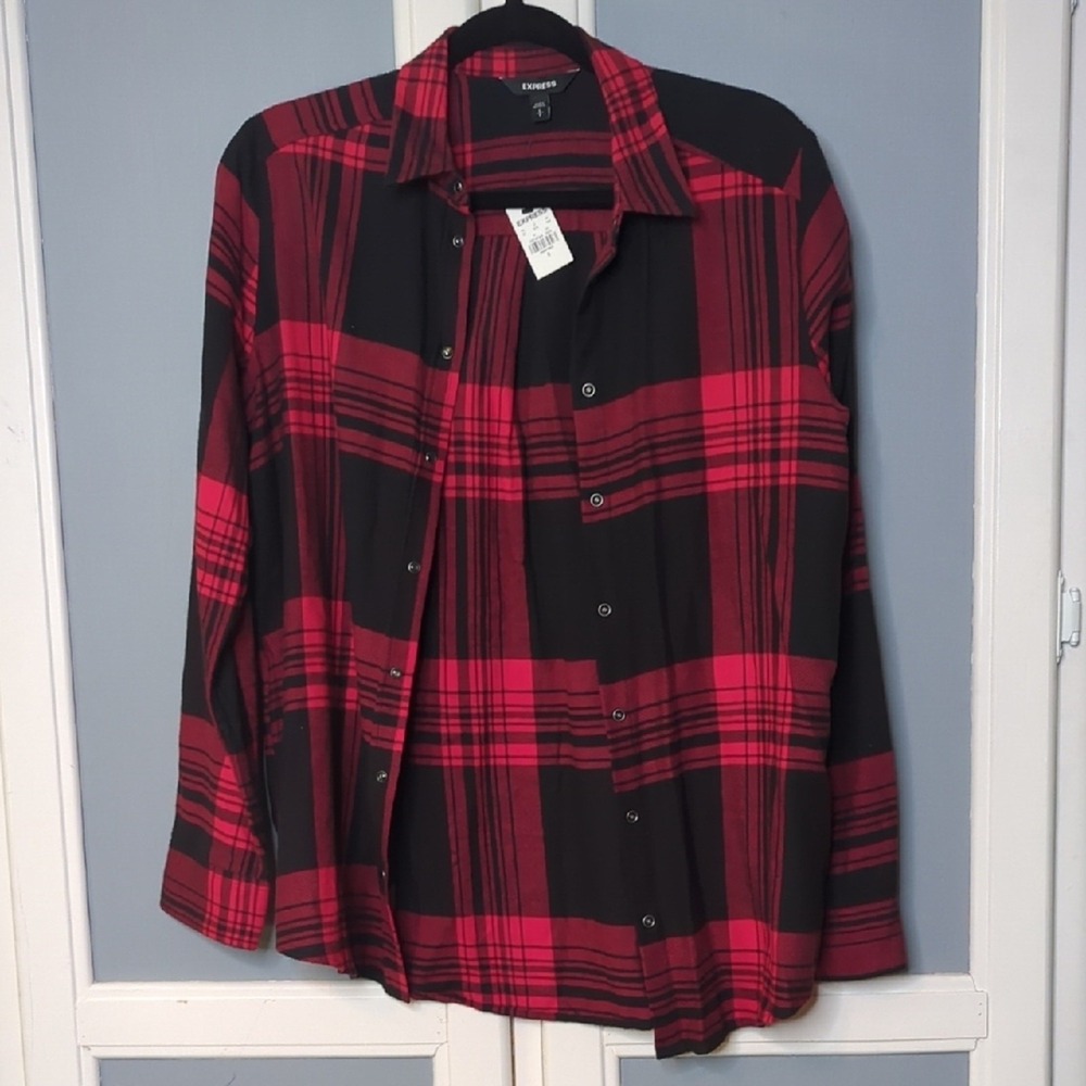 Express Women's‎ Black and Red Plaid Button-Down Shirt Small